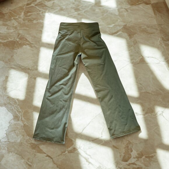 Vuori Daily Wideleg Pants in Organo, Size M - Picture 3 of 3